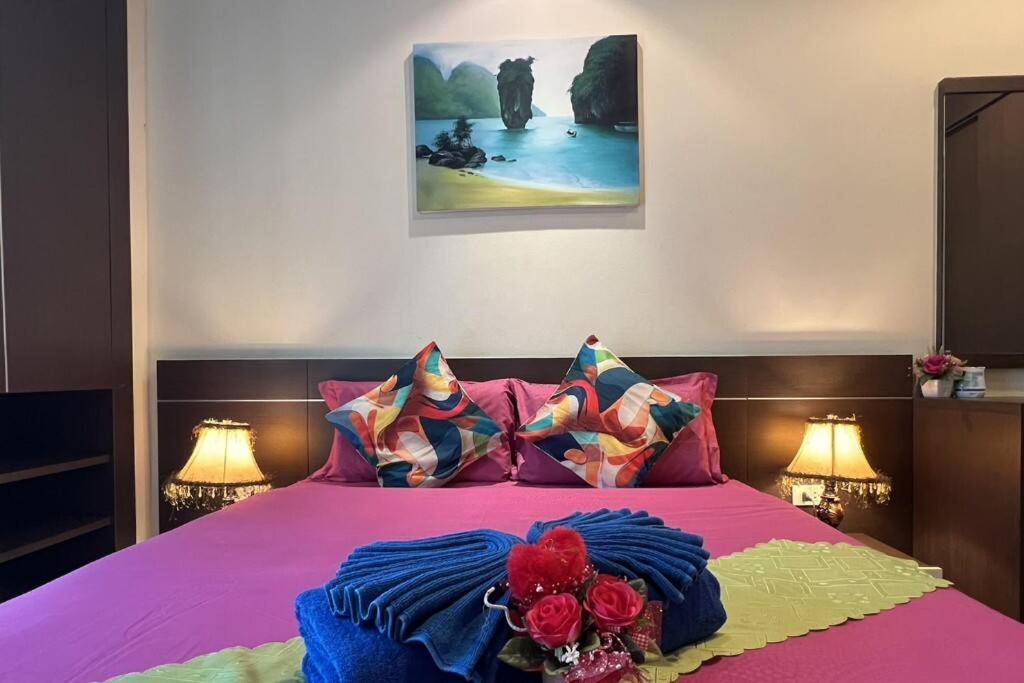 Quiet Near Night Life & Good Food Apartment